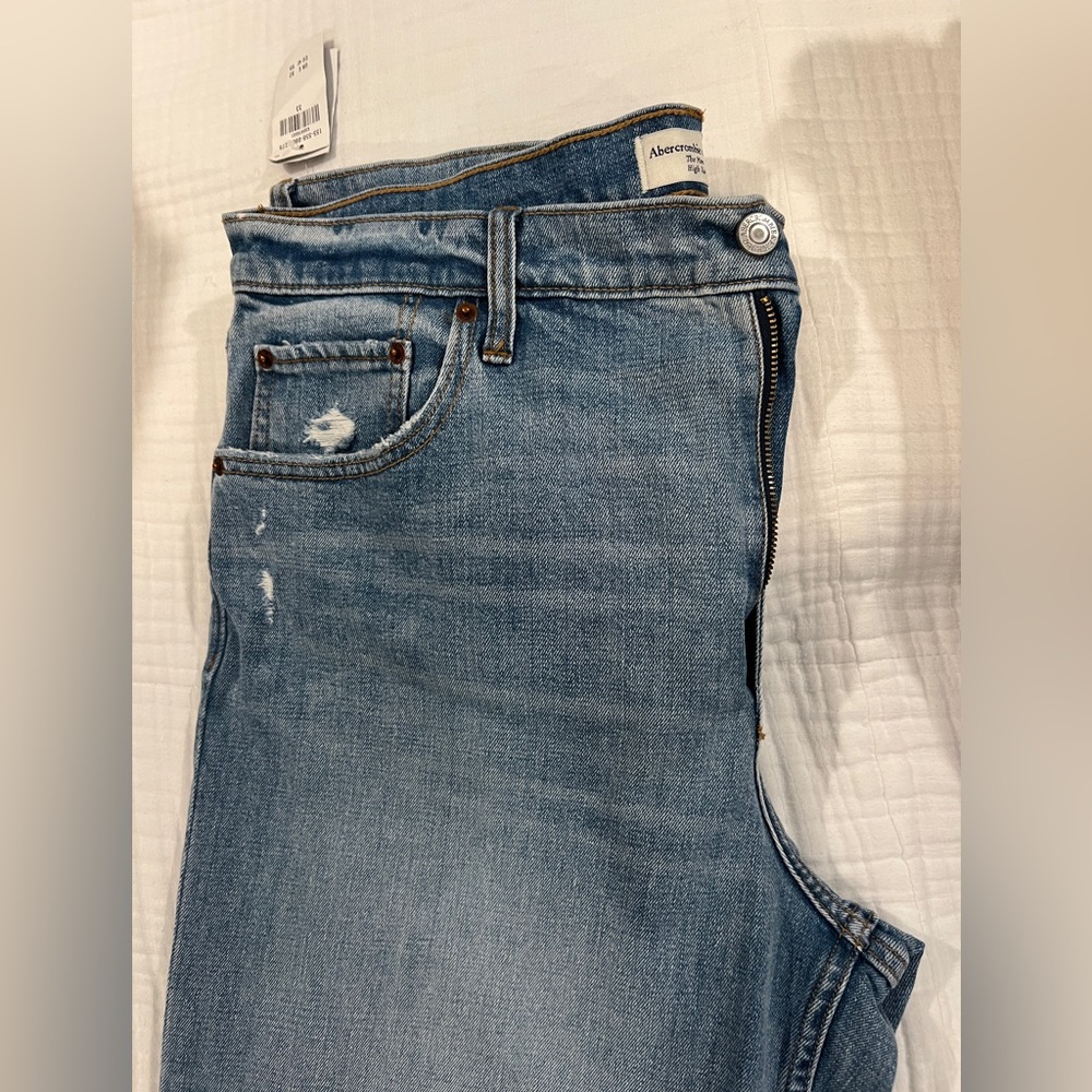 Abercrombie The Mom high rise NWT